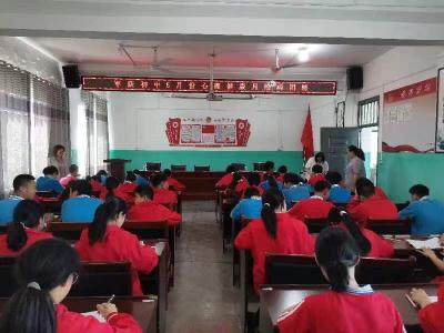 军店初中：中考减压 绘画团辅显身手