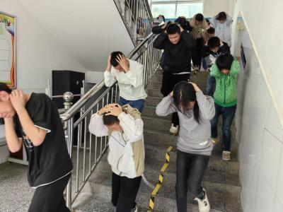 野人谷学校开展“5·12防灾减灾日”防震避险主题教育暨演练系列活动