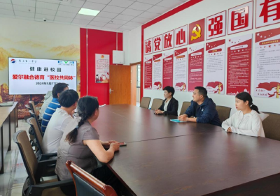 房县新联会向房县一中捐赠2万元物资