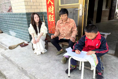 窑淮镇铺沟小学：用爱守护  点亮留守儿童的希望  