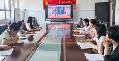 房县实验小学天明校区：经典诵读赛正酣 赓续文化永流传