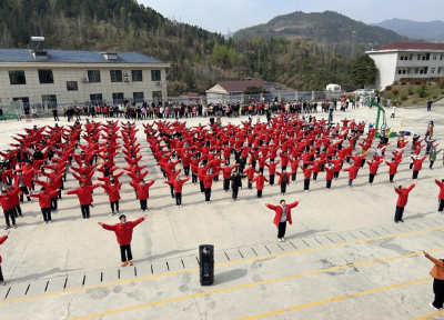 中坝乡中坝学校召开家长开放日活动