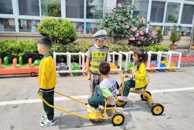 城关镇中心幼儿园：开展交通安全教育系列活动