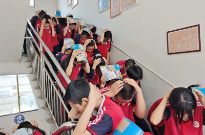 大木厂镇板桥小学：举行防震减灾应急疏散演练