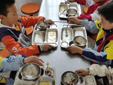 门古寺镇叶家河小学：开展“光盘行动”活动