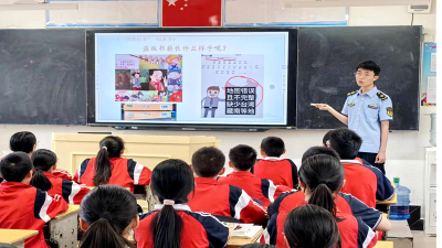 七河中学：扫黄打非进校园 护苗行动润童心