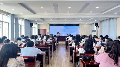 房县城关一中：家校携手共育“向阳花”