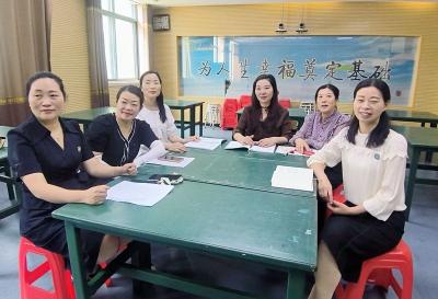 房县东城小学：阳光教师经验传 学习先进促发展