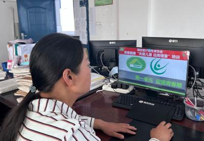 房县东城小学：开展五年级青春健康学生家长线上培训