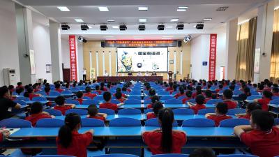 我县开展“书香校园公益行”活动