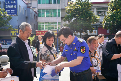 ​县城市管理执法局：启动全国城市生活垃圾分类宣传周活动