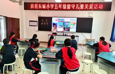 房县东城小学：感恩母亲节 情暖留守娃