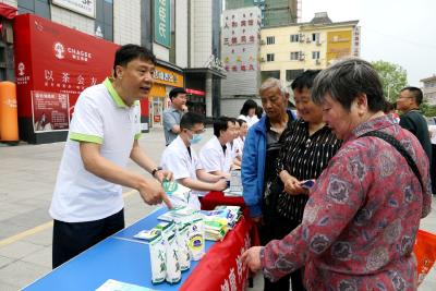 倡导科学补碘，预防碘缺乏病——房县开展“5.15碘缺乏病宣传日”主题宣传活动 