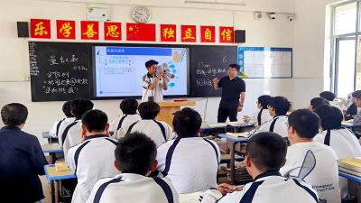 房县职校：开展“玉兰工程”听评课活动