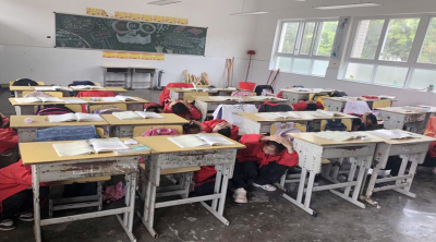 中坝乡中坝学校举行地震应急疏散演练