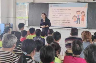 房县军店小学：凝聚教育合力 共促孩子成长