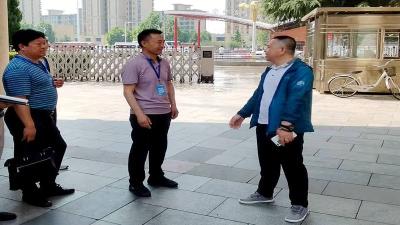 房县一中：交流学习拓视野 以学赋能促提升