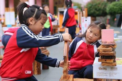 房县幼儿园：科技改变生活  创意闪耀童年