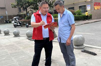 房县东城小学：学法守法 “典”入人心