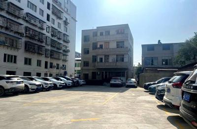 房县城关四中：给车辆“搬家” 筑牢安全防线