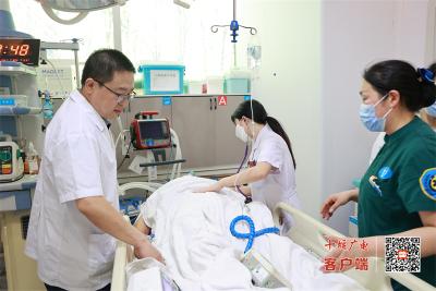 竹山七旬老人感染性休克，十堰人医直升机29分钟接回救治