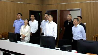 杨丹华检查我县高考准备工作