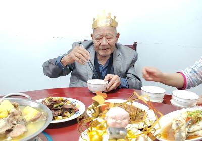 房县光荣院：情系光荣院 温馨生日宴