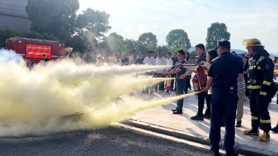 房县：消防演练进机关 筑牢安全“防火墙”