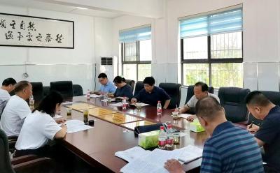 城关镇中心学校：召开校外企业供餐工作专题会