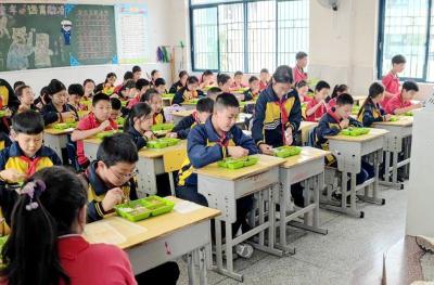 房县东城小学：习以惯之 行而远之