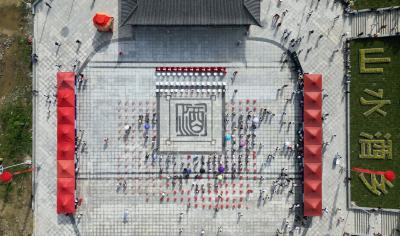 第一届房县中坝乡大曲酒文化节暨道德模范颁奖仪式隆重举行