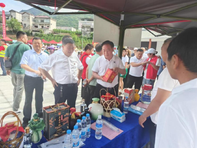 房县中坝：统战助力打造“白酒特色小镇”