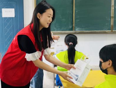 五台乡：“爱心妈妈”在行动 情暖童心伴成长