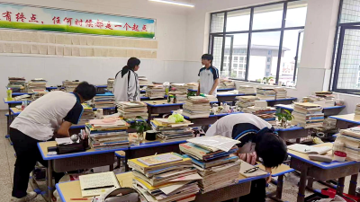 房县职业技术学校：收缴危险品  保校园安全