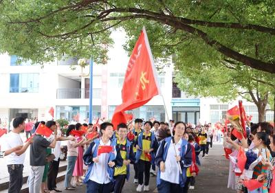 扬中考之帆 弘凌云之志——房县实验中学2024年中考出征仪式