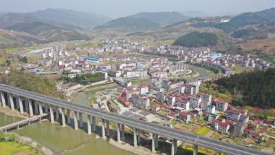 青峰镇：打好“生态牌”   做活“水文章”