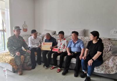 青峰镇：喜报送家门 荣誉传乡邻