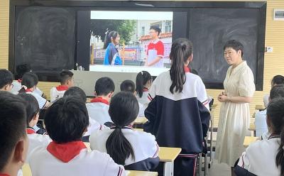 枣阳市实验中学送教至房县城关一中两校携手共促发展