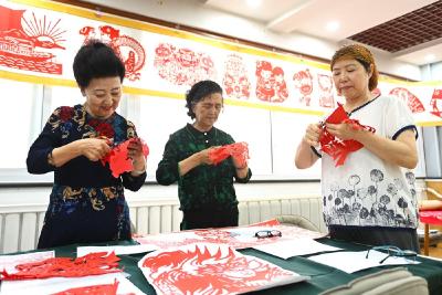 新闻多一点｜民族团结一家亲的和谐社区