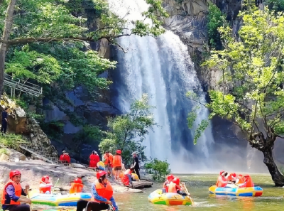 青峰漂流成为房县文旅打卡新地标