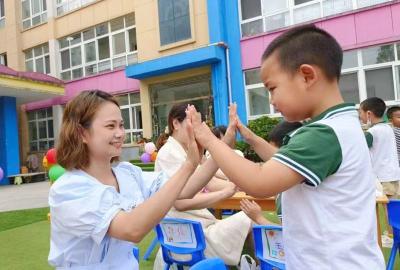 城关镇中心幼儿园：开展大班毕业典礼暨期末教学汇报活动