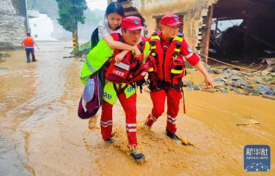 新华全媒+|安徽黄山：多措并举应对强降雨