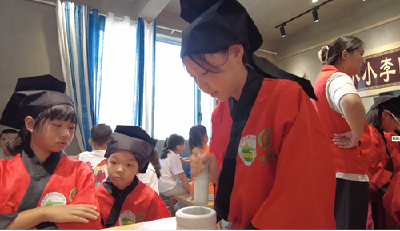      白鹤镇首个村级暑托班开班