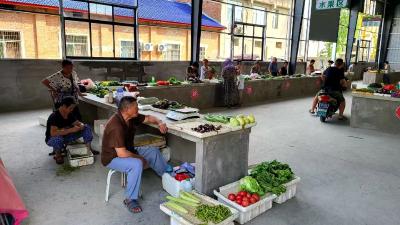 房县军店镇：我为群众办实事 规范市场提质效