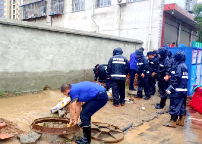 房县创文办：闻“汛”而动 筑牢“安全网”