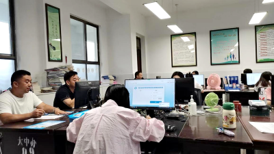 房县职校：做好初中毕业生志愿填报服务工作