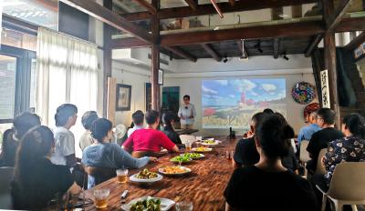 房县文化艺术发展促进会在西关印象召开艺术家座谈会