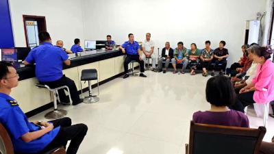 军店镇：共商发展搭桥梁 农贸市场献良策