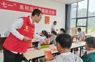 沙河乡：普法庆“七一” 送法惠民众