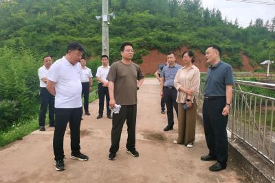 谢晓鸣强调：毫不松懈做好防汛备汛 全力以赴确保安全度汛